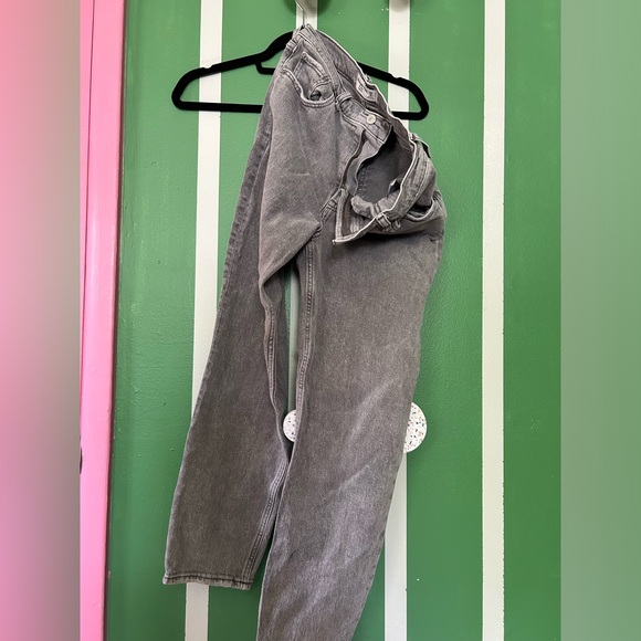 Mom Jeans - Picture 2 of 3